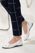 Kafes Model Beyaz Büyük Numara Kadın Ayakkabısı Günlük thumbnail 2