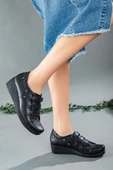 Cırtlı Cilt Siyah Kadın Dolgu Taban Günlük Ayakkabı thumbnail 1