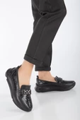 Zincir Aksesuarlı Kalın Taban Siyah Kadın Makosen Günlük Ayakkabı thumbnail 4