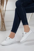 Hakiki Deri Ortopedik Saraçlı Beyaz Büyük Numara Kadın Ayakkabısı Günlük thumbnail 1