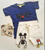 MODAVALS MICKEY APLİKELİ DERİ DETAYLI BOYUNLUKLU BEYAZ KOT ŞORTLU ERKEK ÇOCUK TAKIM - MAVİ - 2