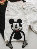 MODAVALS MICKEY APLİKELİ DERİ DETAYLI BOYUNLUKLU BEYAZ KOT ŞORTLU ERKEK ÇOCUK TAKIM - SİYAH - 3