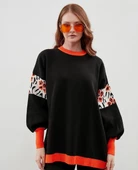 Modatalika Kadın Uzun Kollu Düz ve Kolları Desen Kombinli Oversize Triko Tunik thumbnail 7