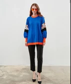 Modatalika Kadın Uzun Kollu Düz ve Kolları Desen Kombinli Oversize Triko Tunik thumbnail 3