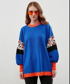 Modatalika Kadın Uzun Kollu Düz ve Kolları Desen Kombinli Oversize Triko Tunik thumbnail 2