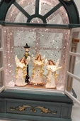 Yılbaşı Noel Pencere Tasarımlı Kar Küresi Noel Baba Karakter Işık kahve Yeni Yıl Melek Kanat - 6