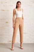 Düğme Detaylı Dar Paça Pantolon Bej thumbnail 1