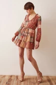 Biyeli V Yaka Desenli Mini Elbise Kahve - 2