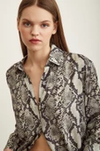 Yılan Desen Saten Gömlek Taş thumbnail 6