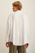 Robalı Oversize Gömlek Beyaz thumbnail 2