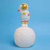Ay Üstünde Duran Astronot Dekoratif Gece Lambası - 1