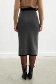 Styleboom X Peraluna CHESHIRE SKIRT Balıksırtı Desen Midi Boy Kadın Triko Etek - Siyah - 5