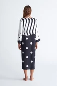 Peraluna POLKA DOT CAFTAN Puantiye Desen V Yaka Midi Boy Yırtmaçlı Kadın Kaftan - Siyah/Beyaz - 7