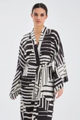 Peraluna HANITA Geometrik Desenli 120 CM Saten Yazlık Kadın Kimono - Siyah/Ekru - 2