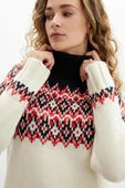 Styleboom X Peraluna COTSWOLD FAIR ISLE PULLOVER Balıkçı Yaka Baklava Desen Kazak Kadın Triko Kazak - Ekru Multi - 3