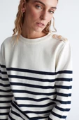 Styleboom X Peraluna BARDOT PULLOVER Omzu Düğmeli Çizgili Organik Pamuk Mevsimlik Kadın Triko Kazak - Ekru/Lacivert - 6