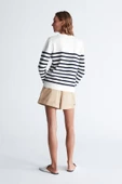Styleboom X Peraluna BARDOT PULLOVER Omzu Düğmeli Çizgili Organik Pamuk Mevsimlik Kadın Triko Kazak - Ekru/Lacivert - 7