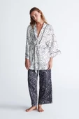 Peraluna FREESIA KIMONO 82 CM Çiçek Desen Mini Boy Kemerli Saten Kadın Kimono - Beyaz/Siyah - 7