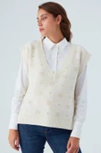 Peraluna LULU VEST Simli Kar Taneli Yanları Düğmeli V Yaka Kadın Triko Süveter - Ekru - 2