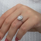 Oval Çiçek Desenli Gümüş Tektaş Yüzük thumbnail 3