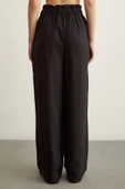 Beli Lastikli Düğme Detaylı  Pileli Pantolon Siyah thumbnail 3
