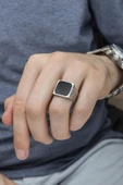 Kare Siyah Mineli Erzurum İşleme 925 Gümüş Erkek Yüzük thumbnail 9