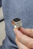 Kare Siyah Mineli Erzurum İşleme 925 Gümüş Erkek Yüzük thumbnail 2