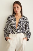 V Yaka Desenli Saten Gömlek Siyah thumbnail 2
