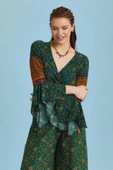 Yeşil Çiçekli Desenli İspanyol Kol Crop Bluz - 3