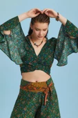 Yeşil Çiçekli Desenli İspanyol Kol Crop Bluz - 2