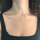 Zirkon Taşlı Çiçek Model Gümüş Kolye GK-309 thumbnail 2