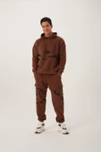 Erkek 3 İplik Pamuklu İçi Polarlı Oversize Göğüs Cepli Kapuşonlu Kahverengi Sweatshirt - 3
