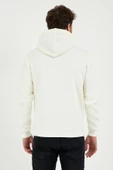 Erkek 3 İplik Pamuklu İçi Polarlı Regular Fit Nakışlı Kapüşonlu Kanguru Cepli Ekru Sweatshirt thumbnail 5