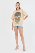 Kadın Parça Boya Baskılı Oversize Basic T-shirt  Bej thumbnail 3