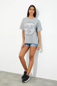 Kadın Baskılı Oversize T-shirt Gri Melanj thumbnail 12