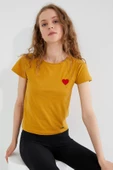 Kadın Kalp Nakışlı Bisiklet Yaka T-Shirt Sarı thumbnail 4