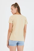 Kadın %100 Pamuk V Yaka Regular Kalıp T-shirt Bej - 12