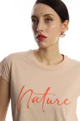 Kadın Nature Yazı Baskılı Crop Tişört Bej thumbnail 3