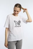 Kadın Bisiklet Yaka Kelebek Baskılı Oversize Tişört Beyaz thumbnail 2