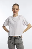 Kadin Oversize Fit Crop Tişört Beyaz thumbnail 3