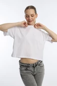 Kadin Oversize Fit Crop Tişört Beyaz thumbnail 2