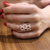 925 Ayar Gümüş Asimetrik Delik Taşlı Yüzük thumbnail 1