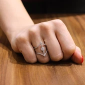 925 Ayar Gümüş Beyaz Renk Beyaz Zirkon Taşlı Tasarım Yüzük thumbnail 1