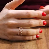 925 Ayar Gümüş Beyaz Renkli Beyaz Zirkon Taşlı Tasarım Yüzük thumbnail 1