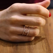 925 Ayar Gümüş Rose Renk Beyaz Taşlı Tasarım Yüzük thumbnail 1