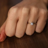 925 Ayar Gümüş 0,60 ct Görünümlü Tektaş Yüzük thumbnail 8