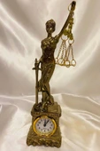 Avukat Adalet Kadın Heykeli Themis Terazi Dekoratif Hakim Savcı Saatli thumbnail 4