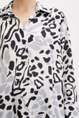 V Yaka Leopar Desen Gömlek Siyah thumbnail 2