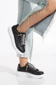Taş Bağcıklı Detaylı Siyah Beyaz Kadın Spor Ayakkabı thumbnail 1