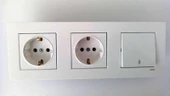 VİKO KARRE BEYAZ  3LÜ SET  VAVİEN ANAHTAR + TOPRAKLI PRİZ + TOPRAKLI PRİZ - 1